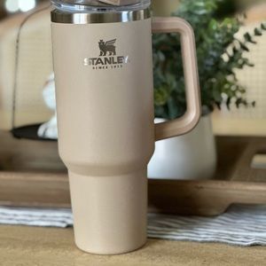 Stanley Quencher 40 oz driftwood.